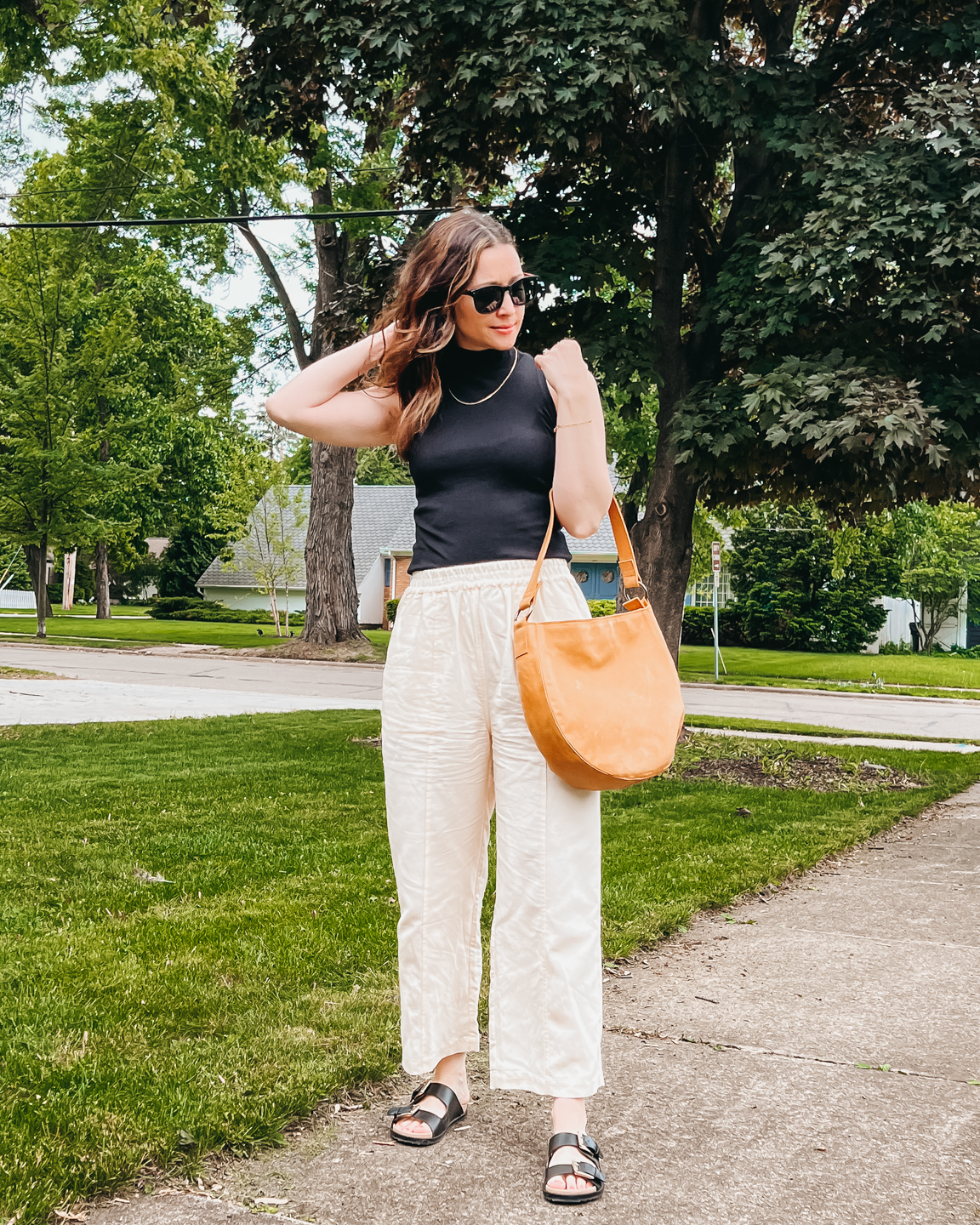 summer capsule wardrobe outfit slow fashion tradlands pants mockneck top ashleigh becker