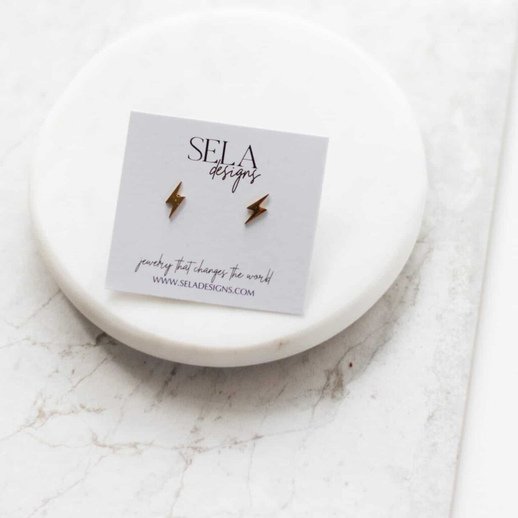 gold earrings gifts for mom under $20
